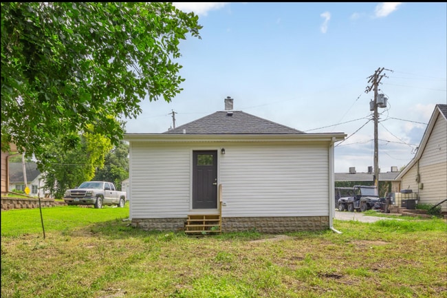 Building Photo - 2 Bed 1 Bath