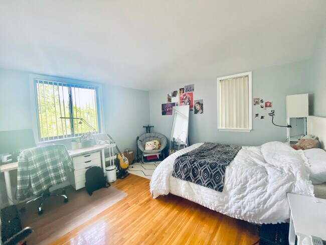 Building Photo - 14 Windsor Rd