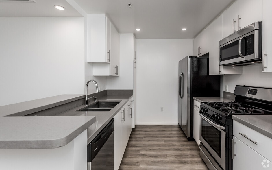 2BR, 2BA - Roberts Hall