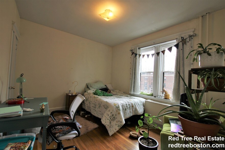 Building Photo - 1999 Commonwealth Avenue