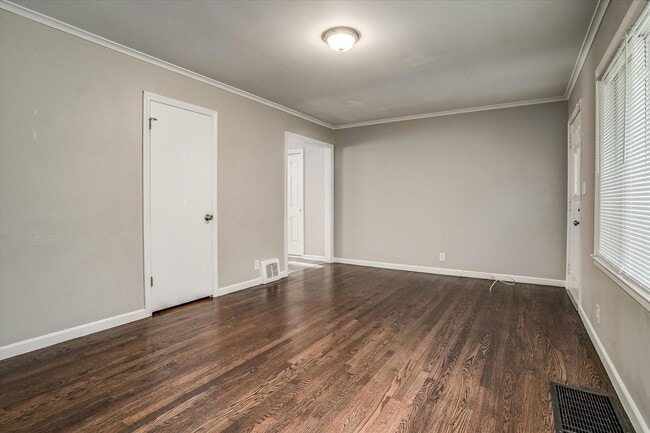Building Photo - Your Cozy Kansas City Retreat Awaits – Wit...