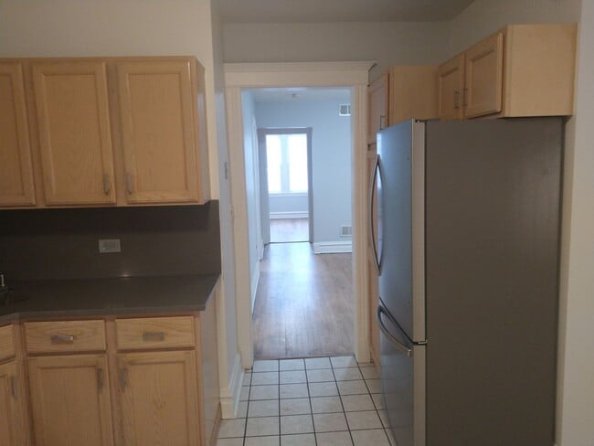 Building Photo - Nice Newly Remodeled 2Br, 1Bth, 2nd Floor -parking included