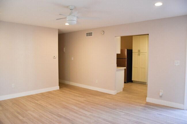 Building Photo - La Veta (830-836)