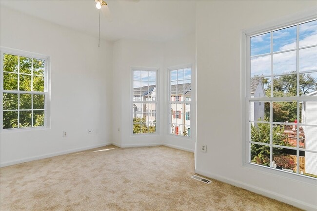 Building Photo - 1310 Hampshire Dr