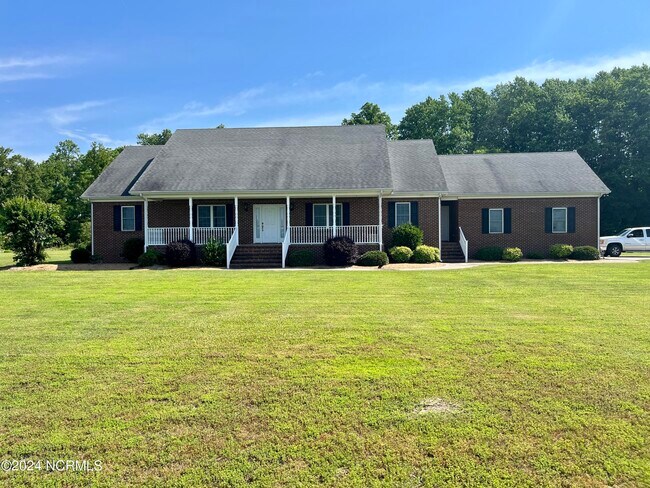 Primary Photo - 325 Gliden Rd