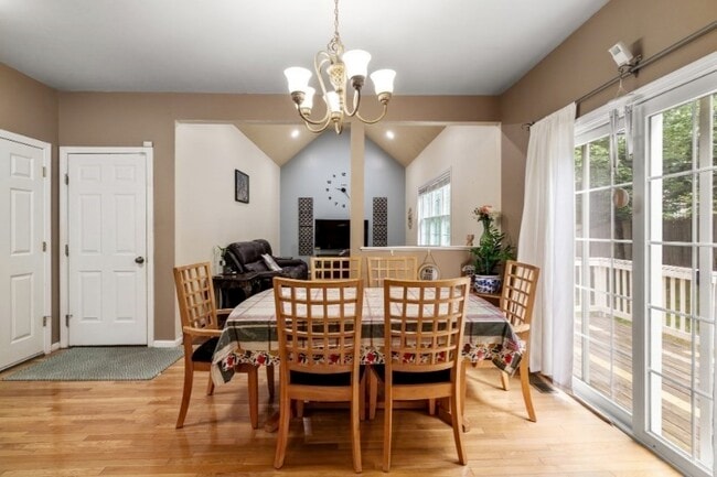 Building Photo - 5 Equestrian Ln