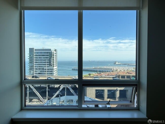 Building Photo - 400 Beale St