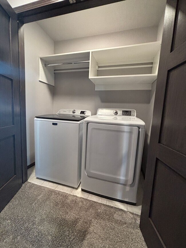 Building Photo - Spacious 3-Bedroom Home