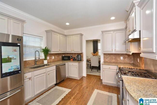 Building Photo - 221 Castlehill Dr