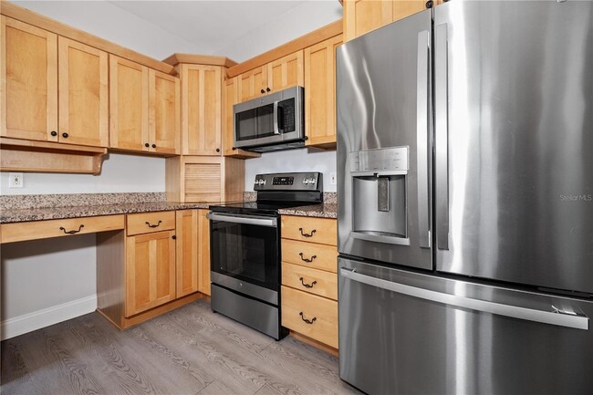 Building Photo - 227 W Fern St