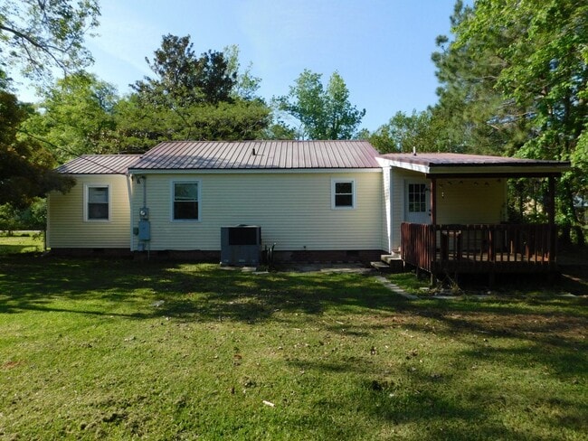 Building Photo - Single Family Home Just Minutes From Cherry Point Base!