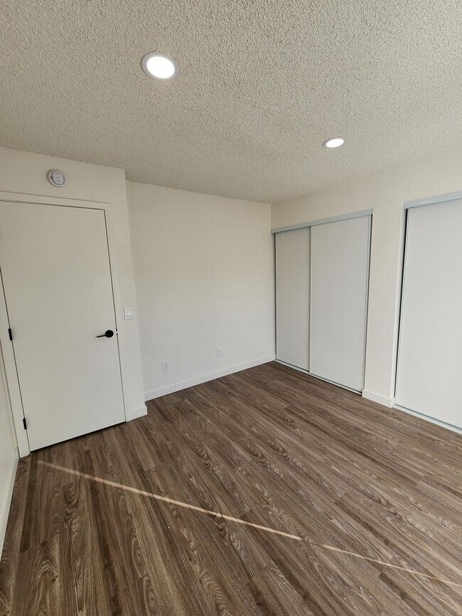 Building Photo - 123 W Olive Dr