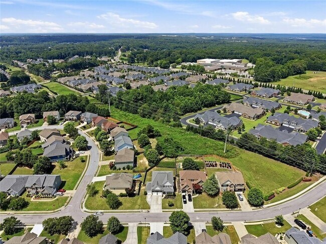 Building Photo - 3320 Pebble Ridge Ln