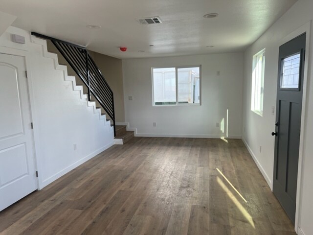 5867 Living Room 2 - 5867 Towne Ave
