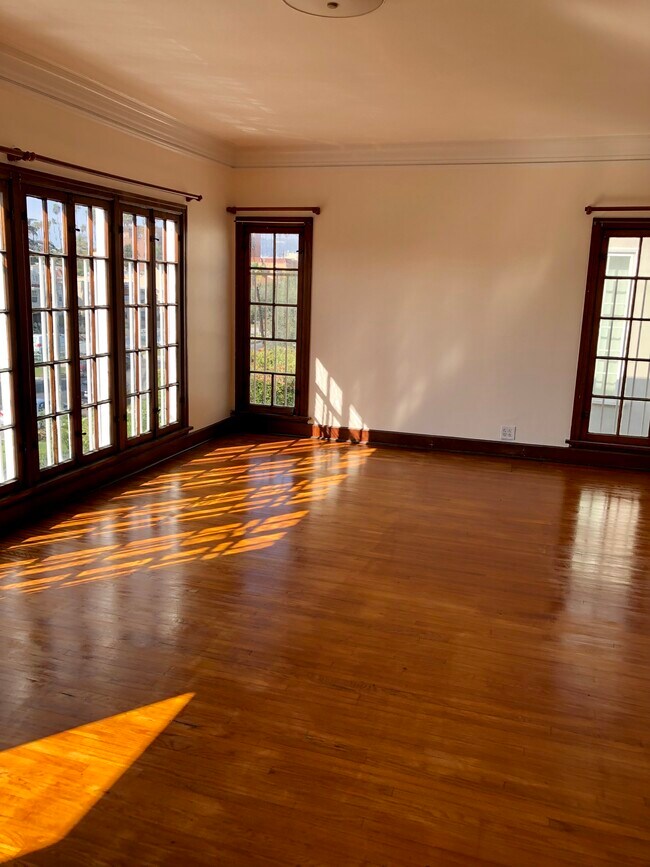 Building Photo - 202 S New Hampshire Ave