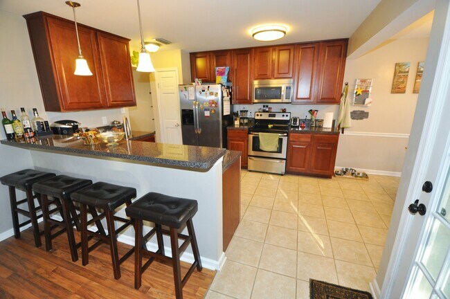 Building Photo - Landstown Lakes