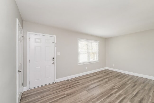 Building Photo - 617 Dunbrook Ln