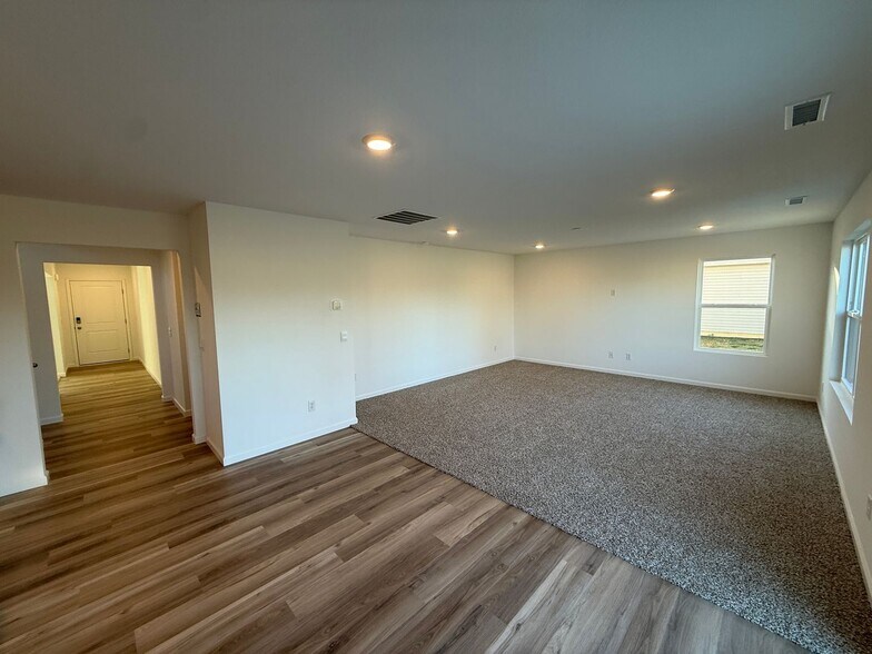 Building Photo - 3902 Bradley Dr