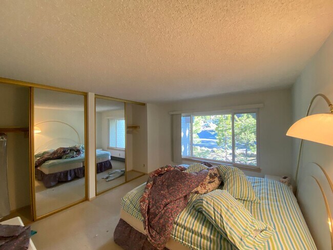 Building Photo - 3 Bedroom Condo - Walk to Burnt Cedar Beach!