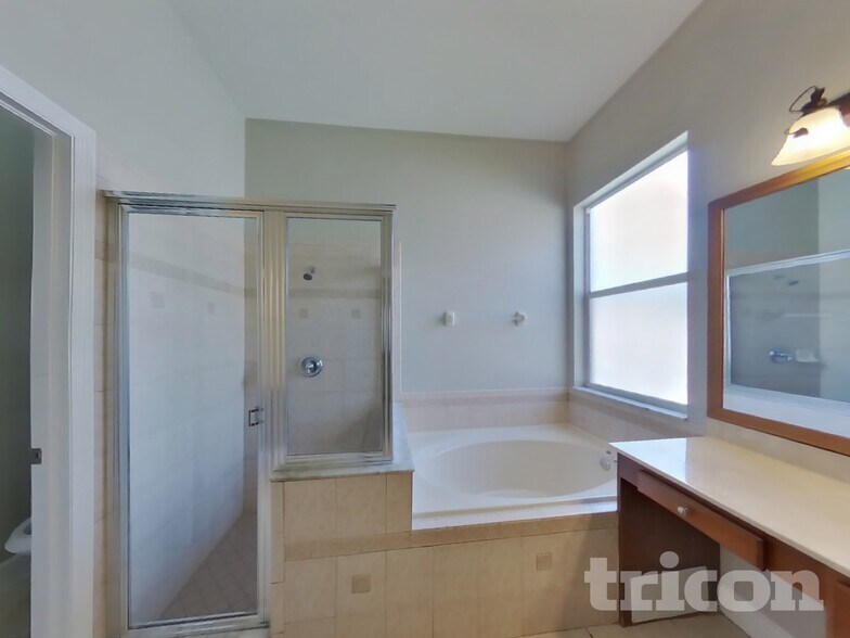 Building Photo - 5732 Greystone Dr