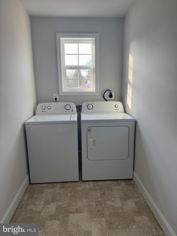 Building Photo - 3541 Oak Dr