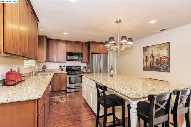 Building Photo - 884 Ruth Dr