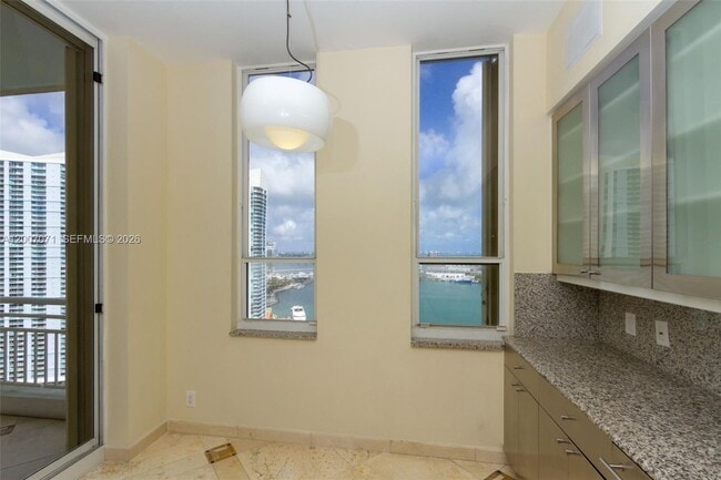 Building Photo - 888 Brickell Key Dr