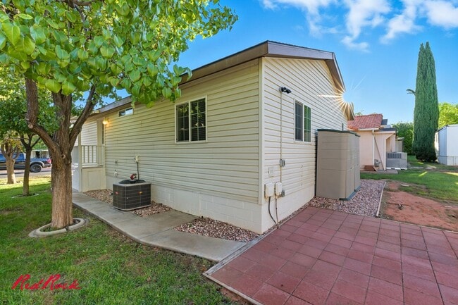 Building Photo - Single-Level 2 Bedroom Home in Washington ...