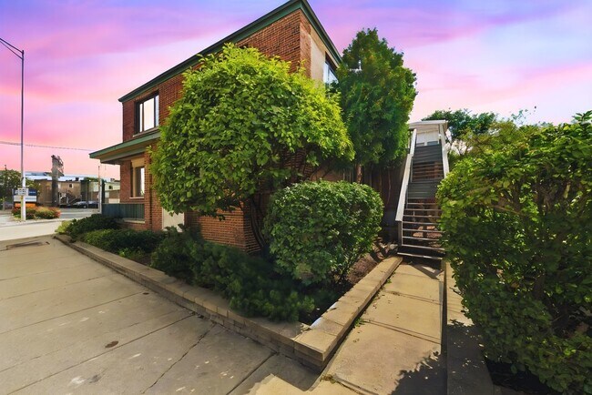 Primary Photo - 2429 W 127th St