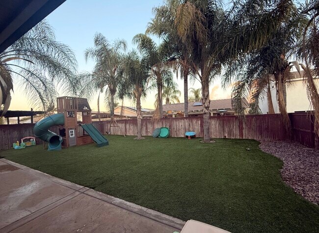 Building Photo - 30454 Silver Hawk Dr