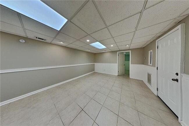 Building Photo - 355 Elbe Dr