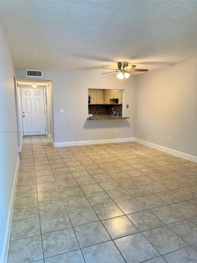 Building Photo - 10090 NW 80th Ct