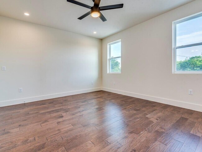 Building Photo - 6412 Carson Rdg
