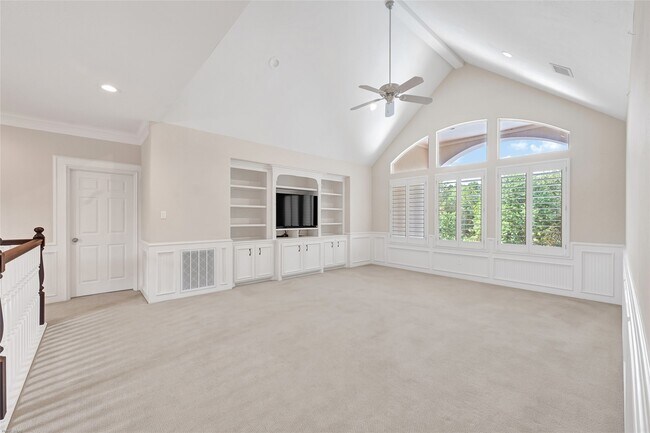 Building Photo - 15222 Hilltop View Dr