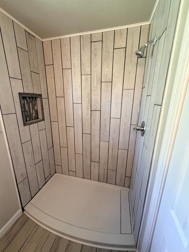 Building Photo - 1024 Cherokee Dr