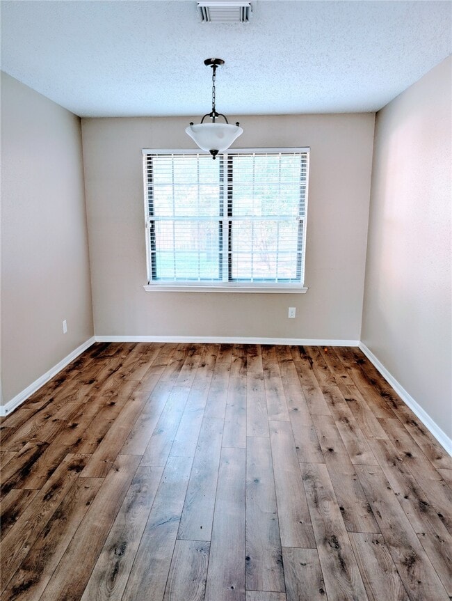 Building Photo - 9303 Palm Shores Dr