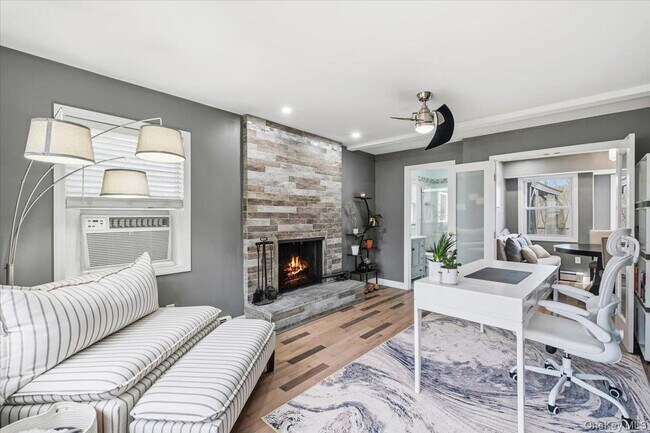 Building Photo - 67 Thoreau Ct