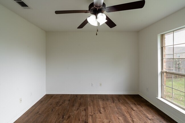 Building Photo - 1375 Selby Phillips Dr
