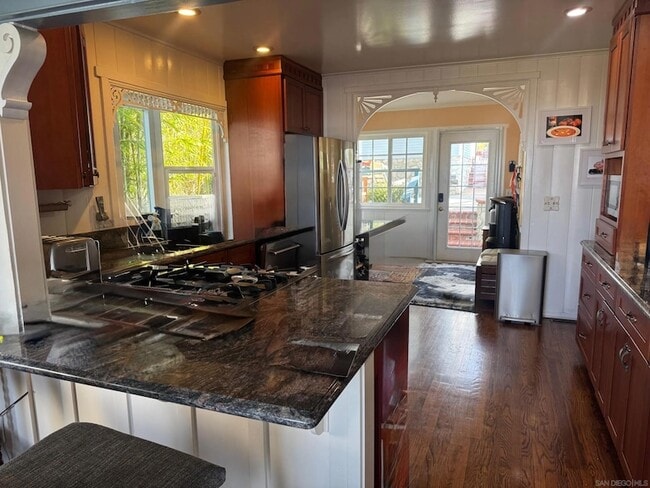 Building Photo - 1357 Olivet St