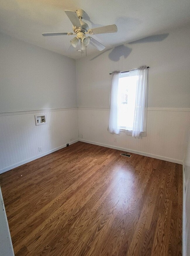 Building Photo - ****Burrillville – Three Bed/Two Bath Dupl...