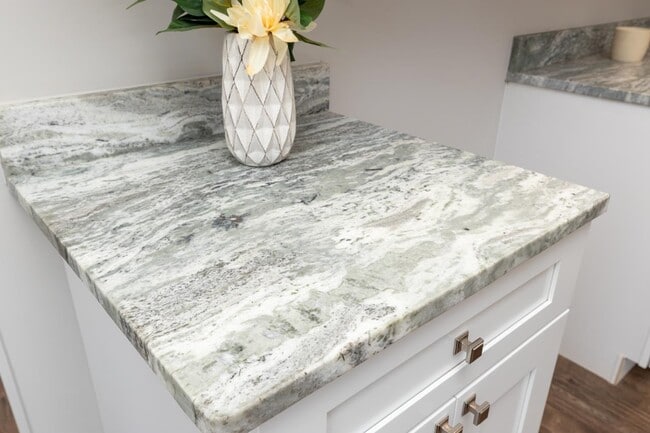 Building Photo - 1013 B St