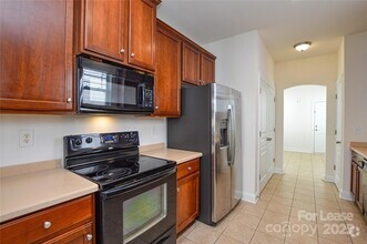 Building Photo - 9020 Ladys Secret Dr