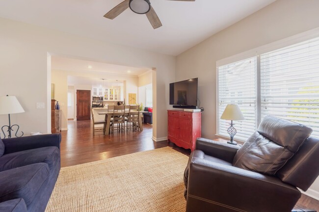 Building Photo - Charming Fully Furnished Three Bed, Two Ba...
