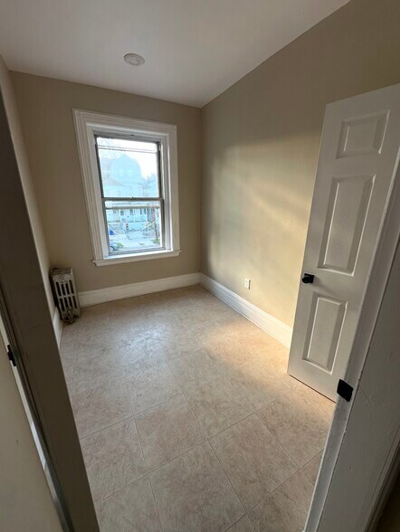 Room 3 - 265 N 7th St