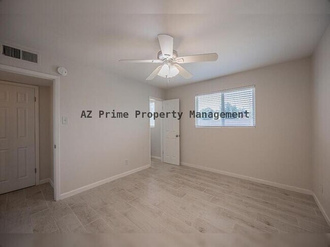 Building Photo - 6637 E Wilshire Dr