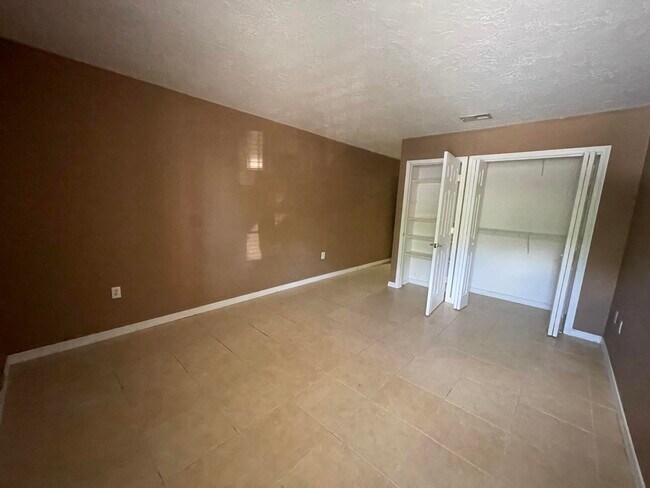 Building Photo - 403 Marshall Ct