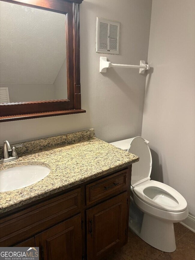 Building Photo - 228 Fairview Ave