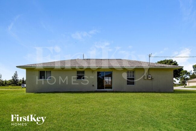Building Photo - 3923 E Gator Cir