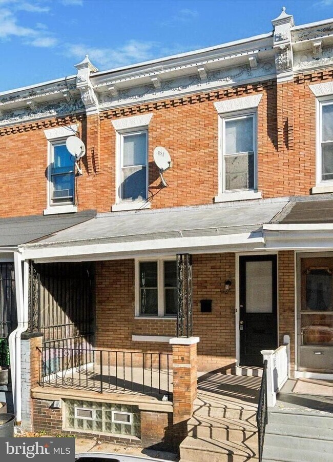Building Photo - Charming 2-Bedroom Home with Private Yard ...