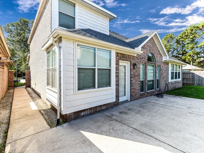 Building Photo - 5407 Lake Pl Dr